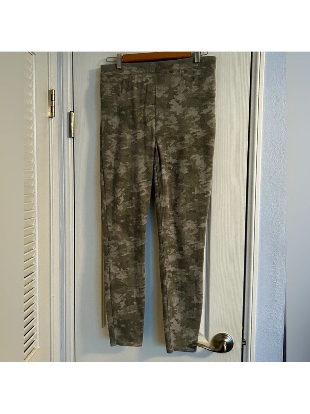 SPANX Stone Washed Camo Jean-ish Leggings Gray Green Size L/G